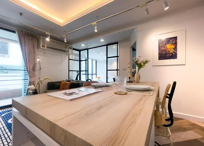 Prime Chidlom 50sqm L Large Kitchen L Walk To Bts L Wifi Casa vacanze Bangkok