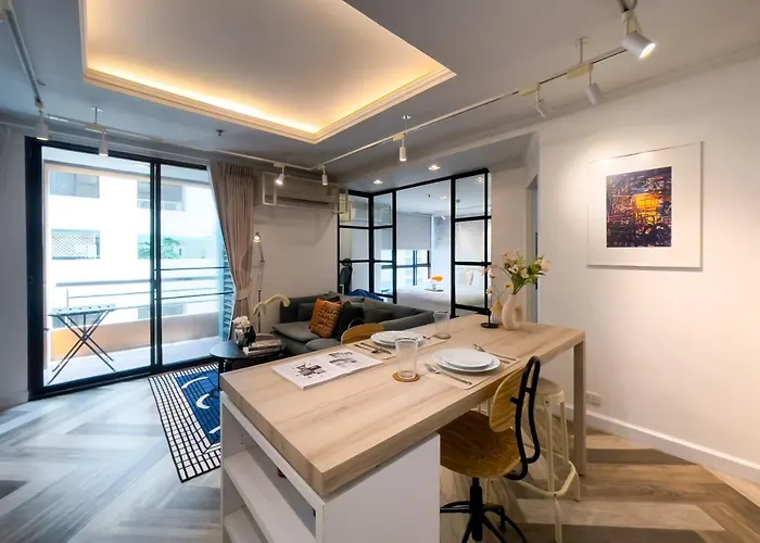Prime Chidlom 50sqm L Large Kitchen L Walk To Bts L Wifi Casa vacanze Bangkok