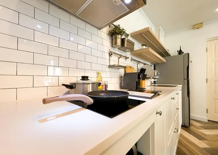 Prime Chidlom 50sqm L Large Kitchen L Walk To Bts L Wifi Casa vacanze Bangkok