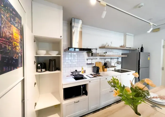 Prime Chidlom 50sqm L Large Kitchen L Walk To Bts L Wifi Casa vacanze Bangkok